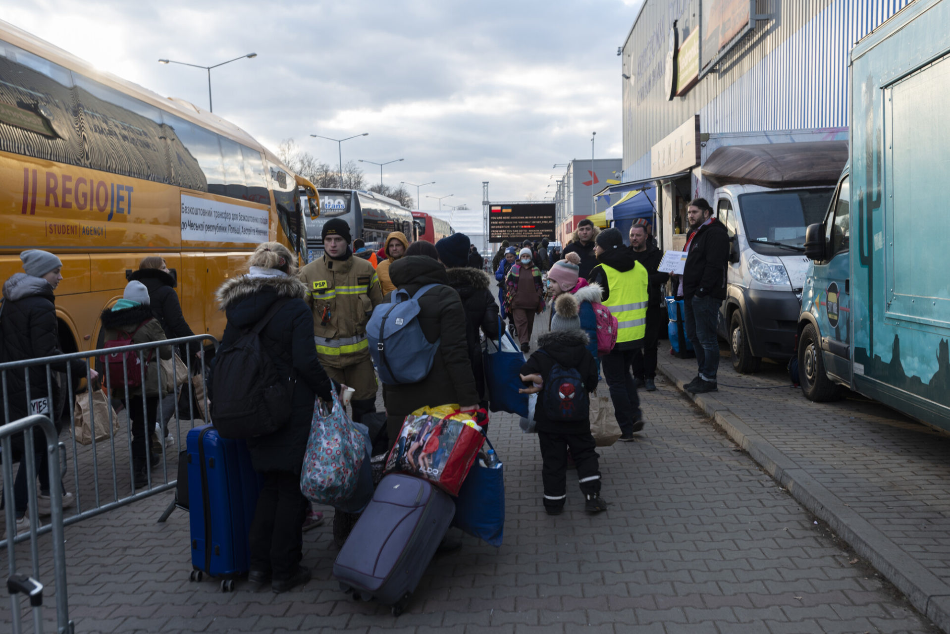 Un'area di sosta per i profughi ucraini al confine polacco. Korscienca, Polonia.