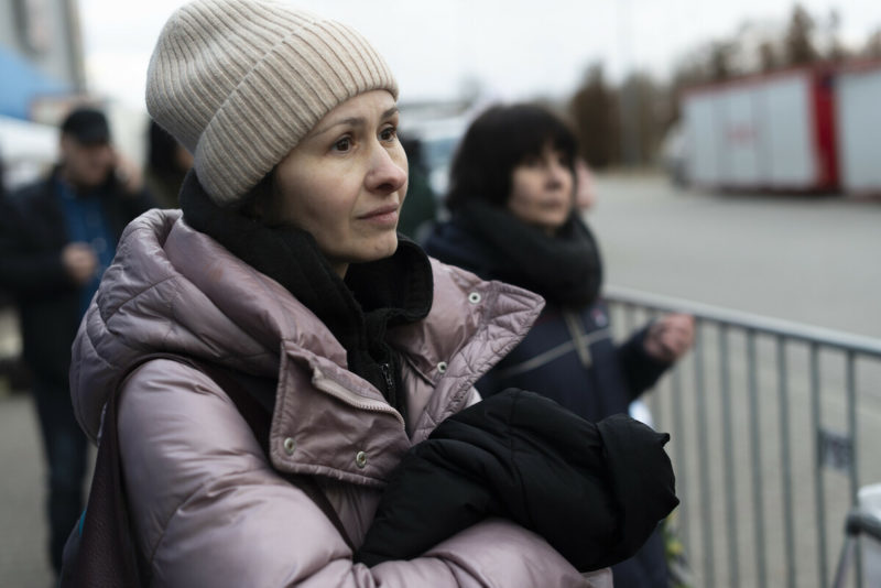 Julia, 44 anni, di Kharkiv, in attesa al centro di transito per rifugiati di Lodyna, in Polonia.