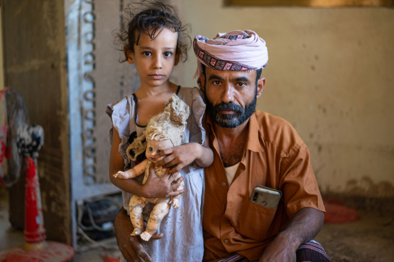 Nasser e sua figlia affrontano il nono anno di guerra in Yemen