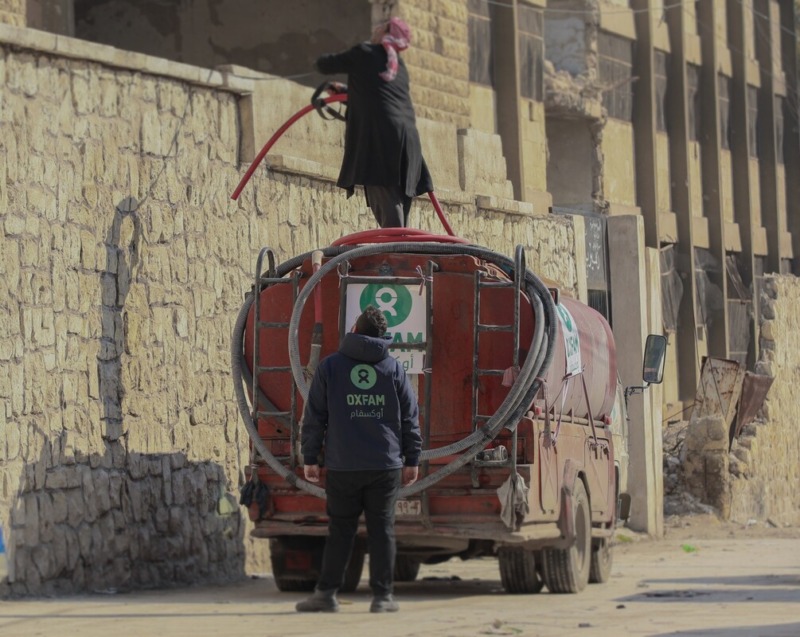 Portiamo acqua pulita in Siria: Nelle immagini, Oxfam consegna acqua ai rifugi nella città di Aleppo.