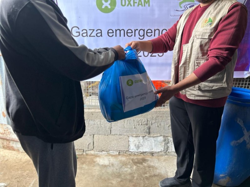 Distribuzione di kit igienico sanitari nel sud della Striscia di Gaza