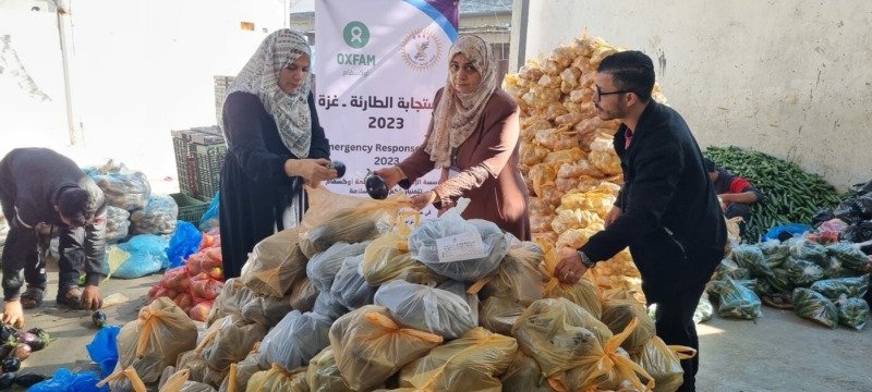 Consegna di frutta e verdura fresca nel sud della Striscia di Gaza, effettuata dal partner in loco di Oxfam (Palestinian Agriculture Relief Committee - PARC)