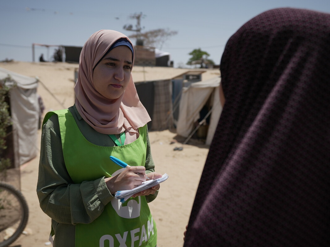 Ghada Alhaddad si trova nella zona di Al-Mawasi, raccogliendo appunti e riflessioni dalle persone sul campo.