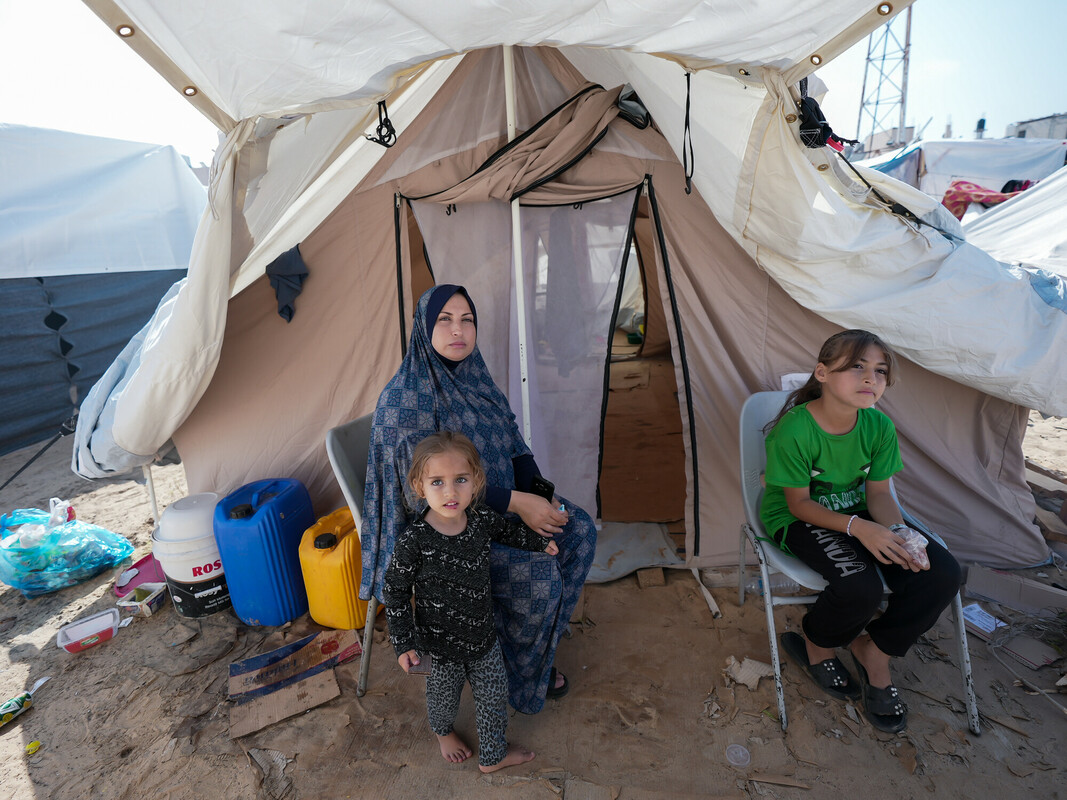 La mancanza di acqua potabile, cibo adeguato e cure mediche ha avuto un impatto particolarmente grave sulla salute di donne e bambini. Foto: Ibrahim Alotla/ Alef Multimedia/ Oxfam 