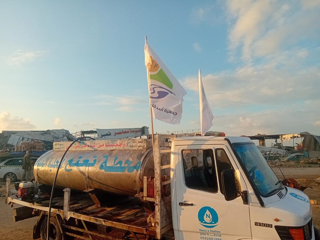Grazie alle autobotti, abbiamo potuto garantire acqua potabile alle persone che, durante la tregua, hanno cercato di tornare alle proprie case. Foto: Ghada Alhaddad/Oxfam