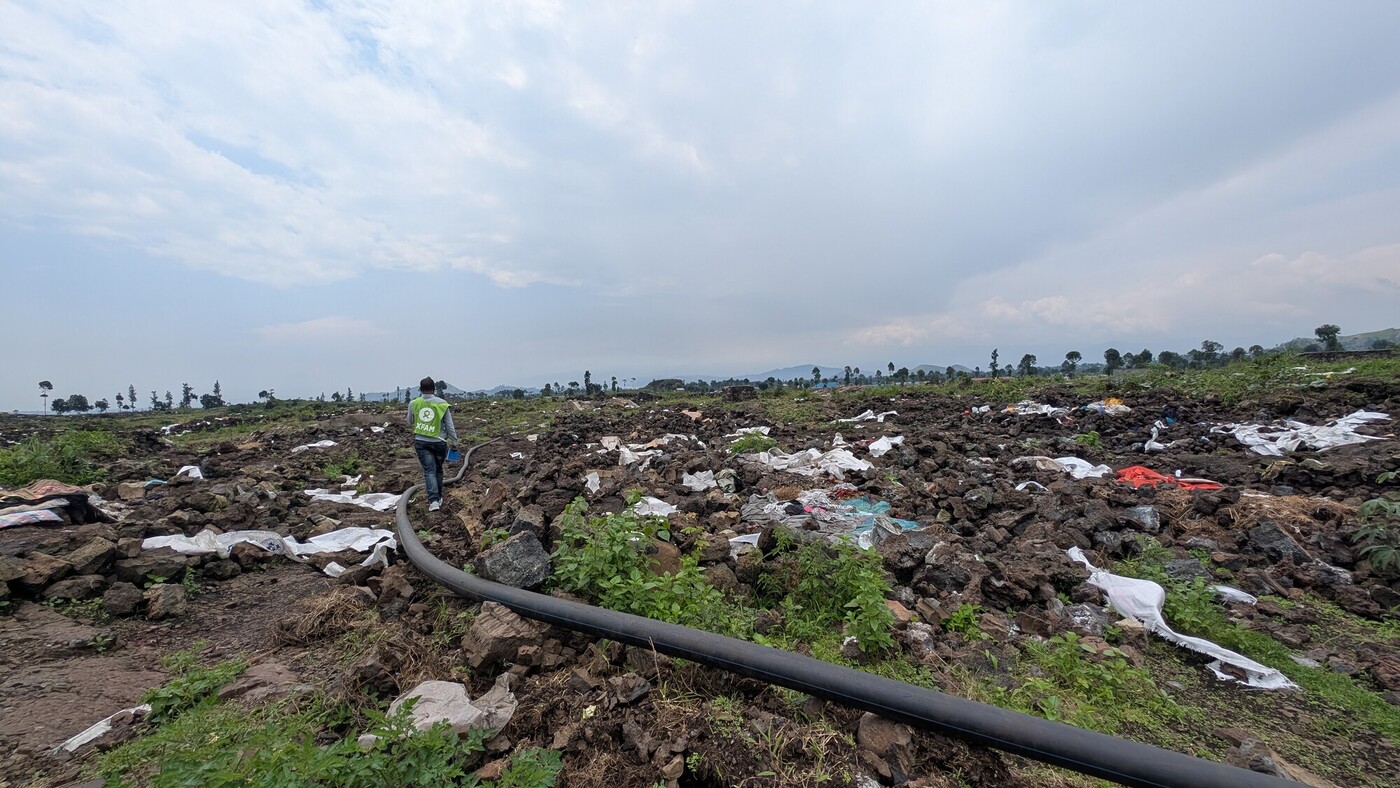 Uno di campi per sfollati ormai abbandonato dai suoi abitanti, costretti a fuggire a causa delle violenze nel Nord Kivu. Alain Nkingi/Oxfam 