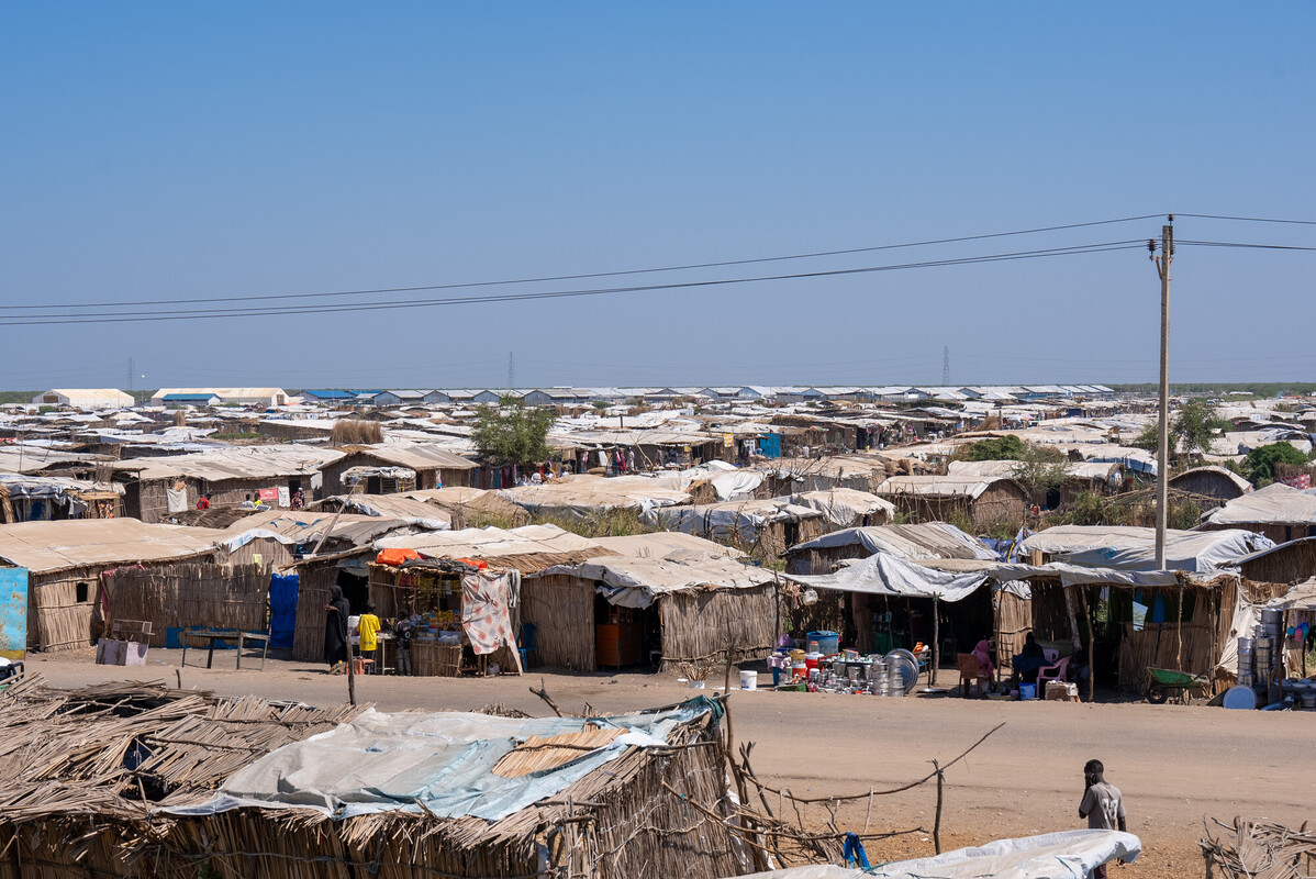 Il centro di transito a Renk, che ospita rifugiati dal Sudan per cinque volte la propria capacità. Foto: Herison Philip Osfaldo/Oxfam 