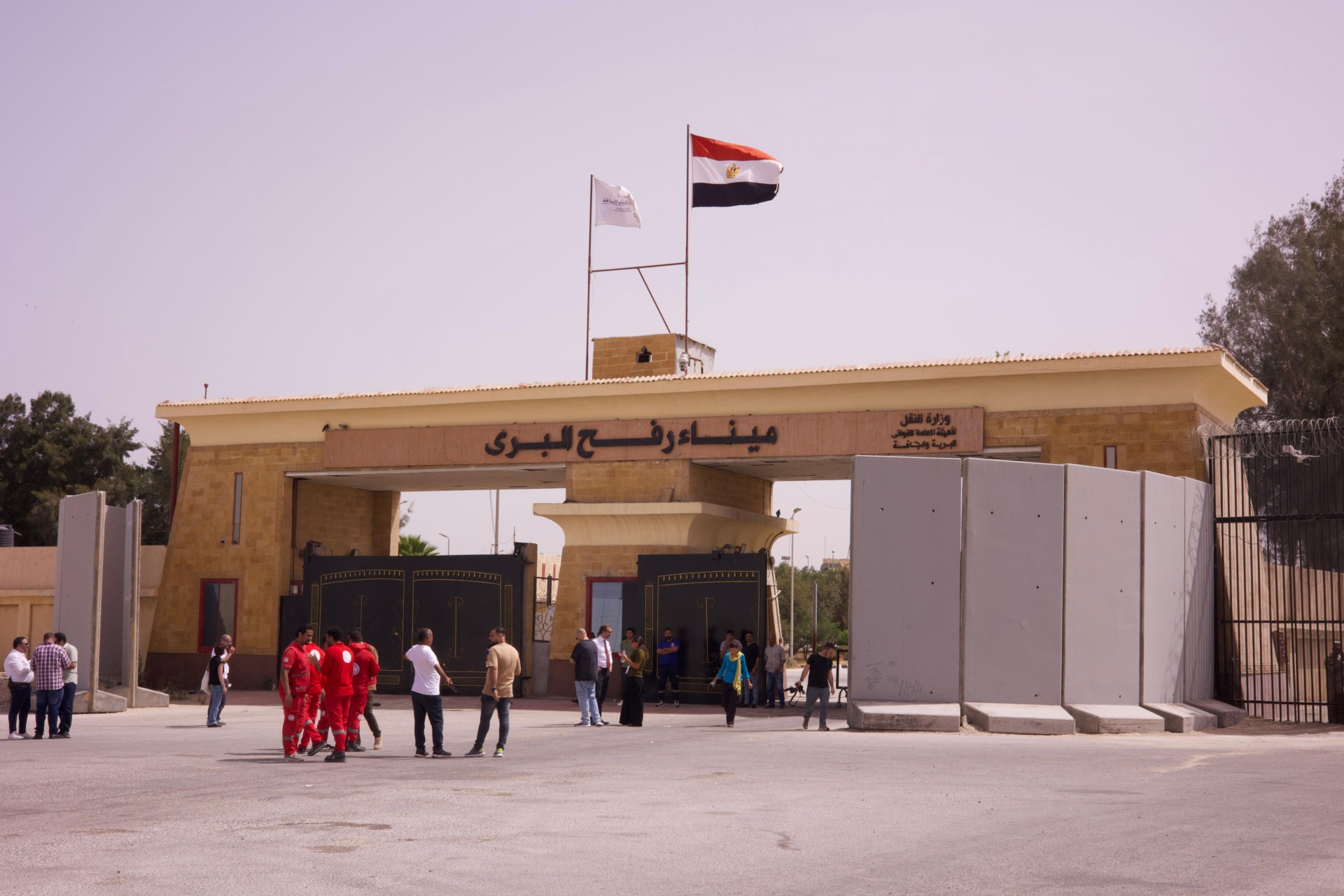 Il valico di Rafah, al confine tra la Striscia di Gaza e l’Egitto, chiuso da più di due mesi. Foto