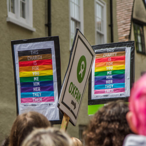 PRIDE MONTH: SOSTIENI CON LA TUA AZIENDA I DIRITTI DELLA COMUNITÀ LGBTQIA+ INSIEME A OXFAM ITALIA