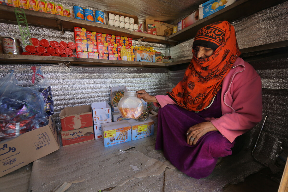 Razigah è una commerciante di generi alimentari e madre di sette figli. Oxfam l'ha sostenuta dopo la morte del marito e la bancarotta, erogandole un sussidio in denaro per rilanciare la sua attività.