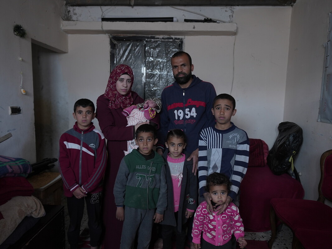 Suhad e la sua famiglia. Credit: Alef Multimedia Company / Oxfam