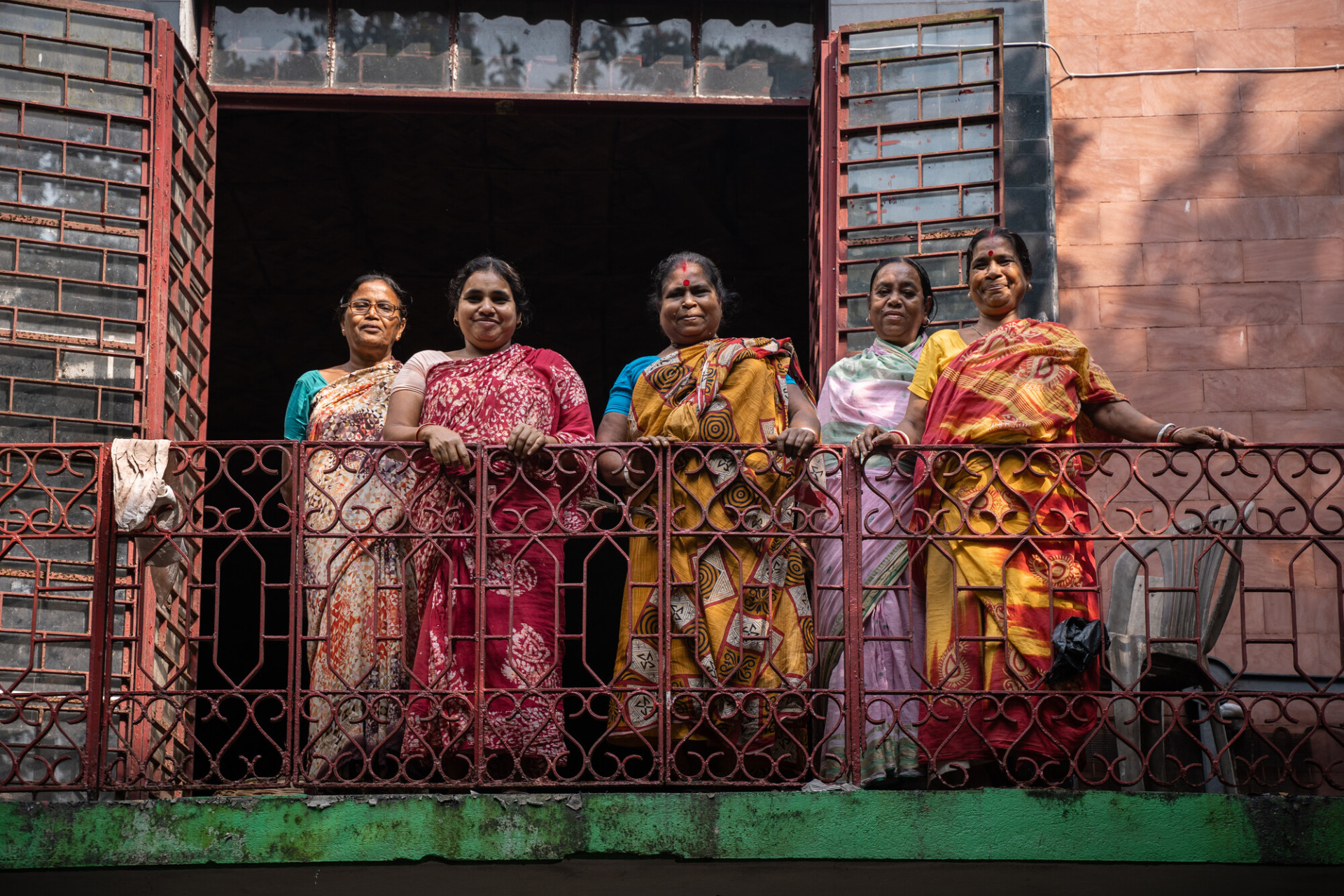 Basanti Mondol, Malati Roy, Champanasa BIBI, Bharati Sardar e Sahanara Khatun, lavoratrici di EMA.