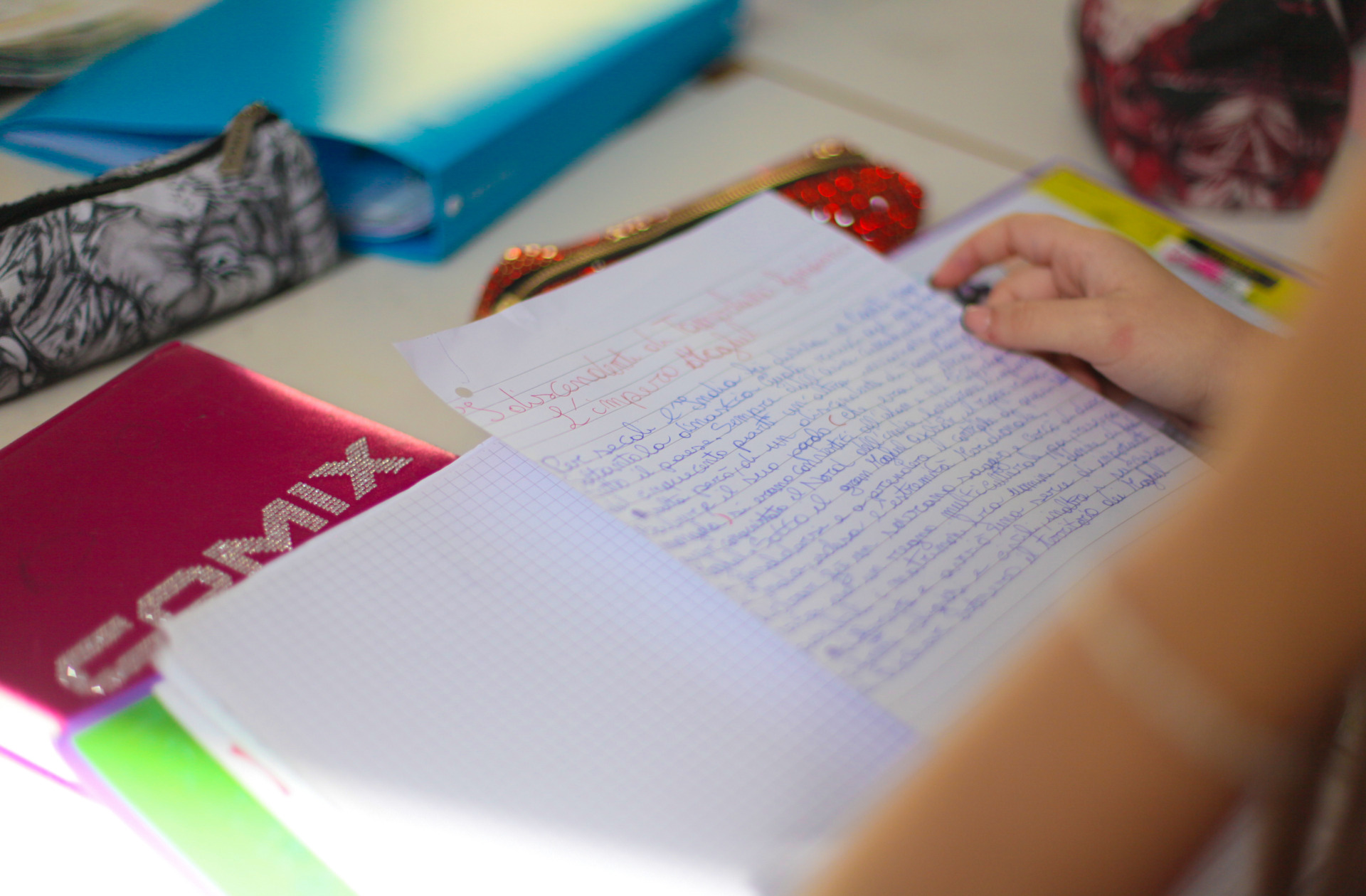 Lavoriamo per contrastare le disuguaglianze nel mondo della scuola, aumentando le competenze di studenti e insegnanti.