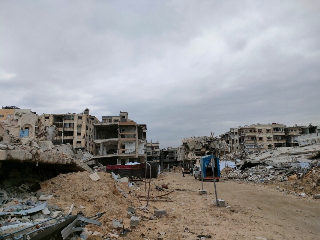 Gran parte degli edifici a Gaza City sono stati distrutti dai continui bombardamenti israeliani. Credit: Clémence Lagouardat / Oxfam 