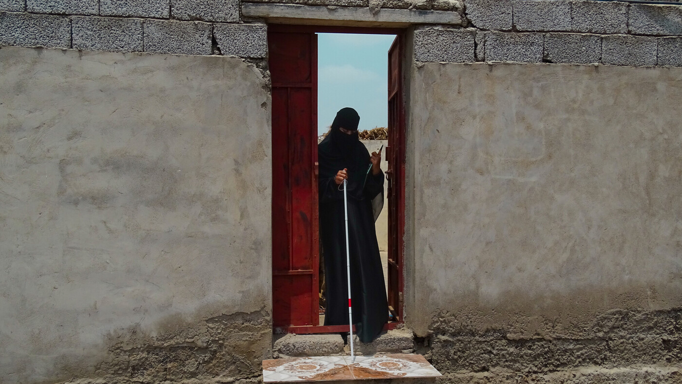 In un villaggio remoto dello Yemen, Oxfam sostiene le persone cieche