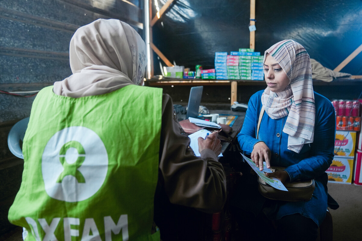 Aiutiamo le donne palestinesi con voucher per acquistare articoli per l’igiene personale. Mosab Al-Borno/ Alef Multimedia/ Oxfam