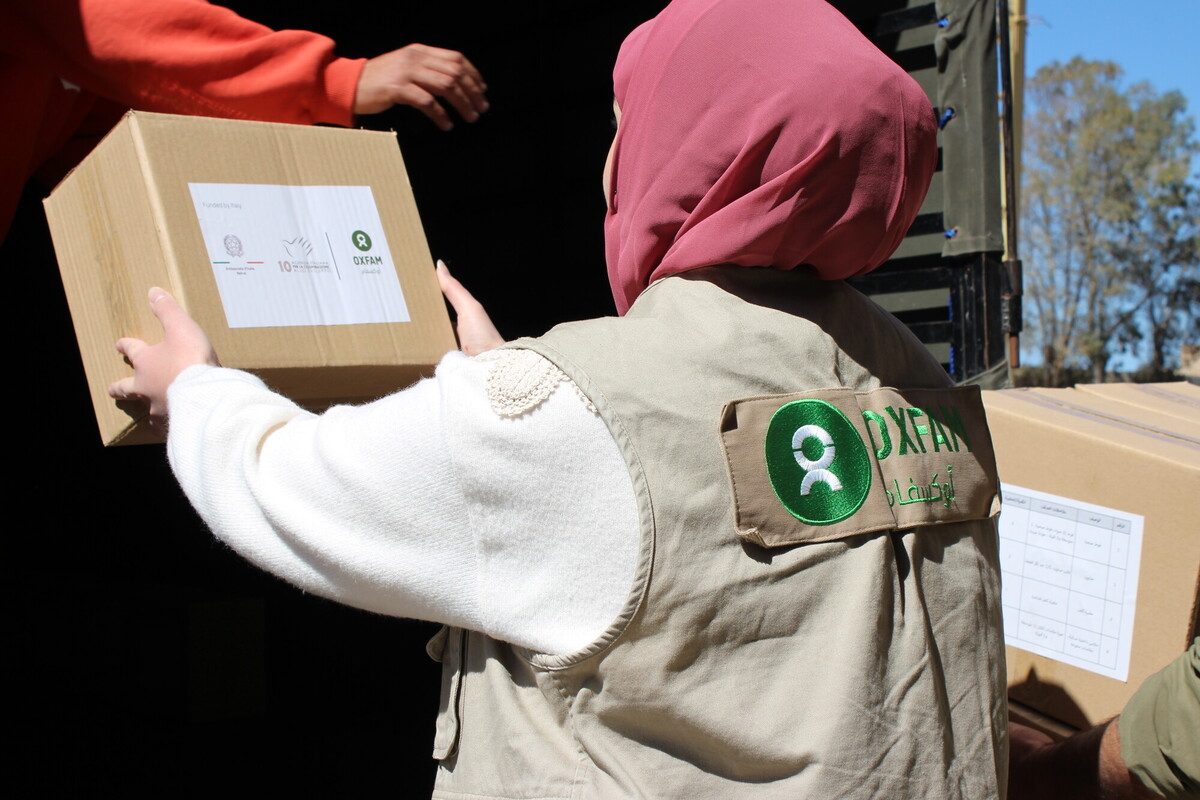 Il nostro staff sta distribuendo kit igienico sanitari alle persone costrette a fuggire dal conflitto nel Sud di Beirut. Foto: Ghiwa AbiHaidar / Oxfam