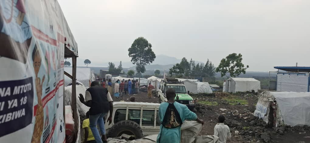 Migliaia di persone a Goma, nella parte orientale della Repubblica Democratica del Congo, in fuga dopo la ripresa dei combattimenti in Nord Kivu a gennaio 2025, che ha portato a una catastrofica escalation della crisi umanitaria. Credit: Drissa Fadiga/ Oxfam