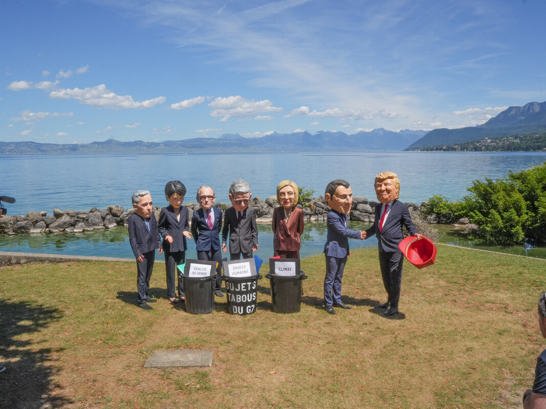 Nello stunt realizzato a Evian per il G7, mostriamo le questioni globali cruciali cancellate dall’agenda per garantire la partecipazione del presidente Trump. I restanti leader del “G6” – Canada, Francia, Germania, Italia, Giappone e Regno Unito – devono smettere di usare le azioni distruttive dell’amministrazione statunitense nell’economia globale e nell’alimentare i conflitti come scusa per la propria inazione. Foto: Axel Duret/Oxfam